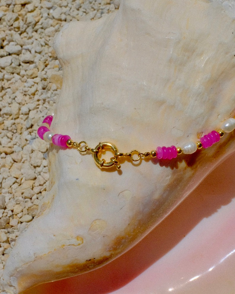 Beaded necklace with pink beads and freshwater pearls, golden sailor clasp. beachy summer lake boho layering stack style trendy