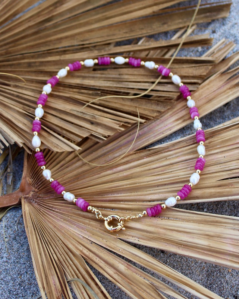Beaded necklace with pink beads and freshwater pearls, golden sailor clasp. beachy summer lake boho layering stack style trendy